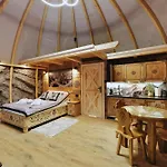 Tatry Mountain Glamp Z Jacuzzi Luxury tent Zakopane