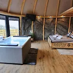 Luxury tent Tatry Mountain Glamp Z Jacuzzi Zakopane