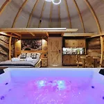 Luxury tent Tatry Mountain Glamp Z Jacuzzi