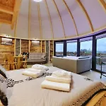 Tatry Mountain Glamp Z Jacuzzi Luxury tent Zakopane