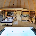 Tatry Mountain Glamp Z Jacuzzi Luxury tent Zakopane