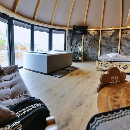 Luxury tent Tatry Mountain Glamp Z Jacuzzi