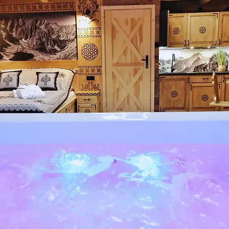Tatry Mountain Glamp Z Jacuzzi Luxury tent