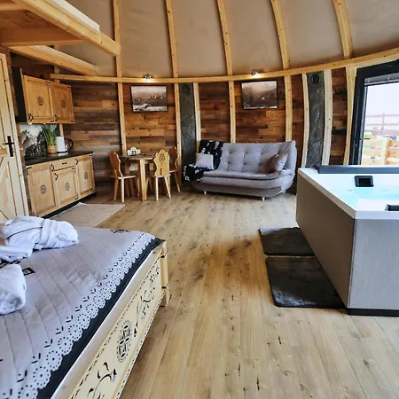 Tatry Mountain Glamp Z Jacuzzi Luxury tent