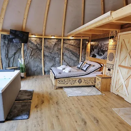 Tatry Mountain Glamp Z Jacuzzi Luxury tent Zakopane