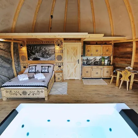 Tatry Mountain Glamp Z Jacuzzi Luxury tent Zakopane