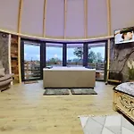 Роскошный шатер Tatry Mountain Glamp Z Jacuzzi